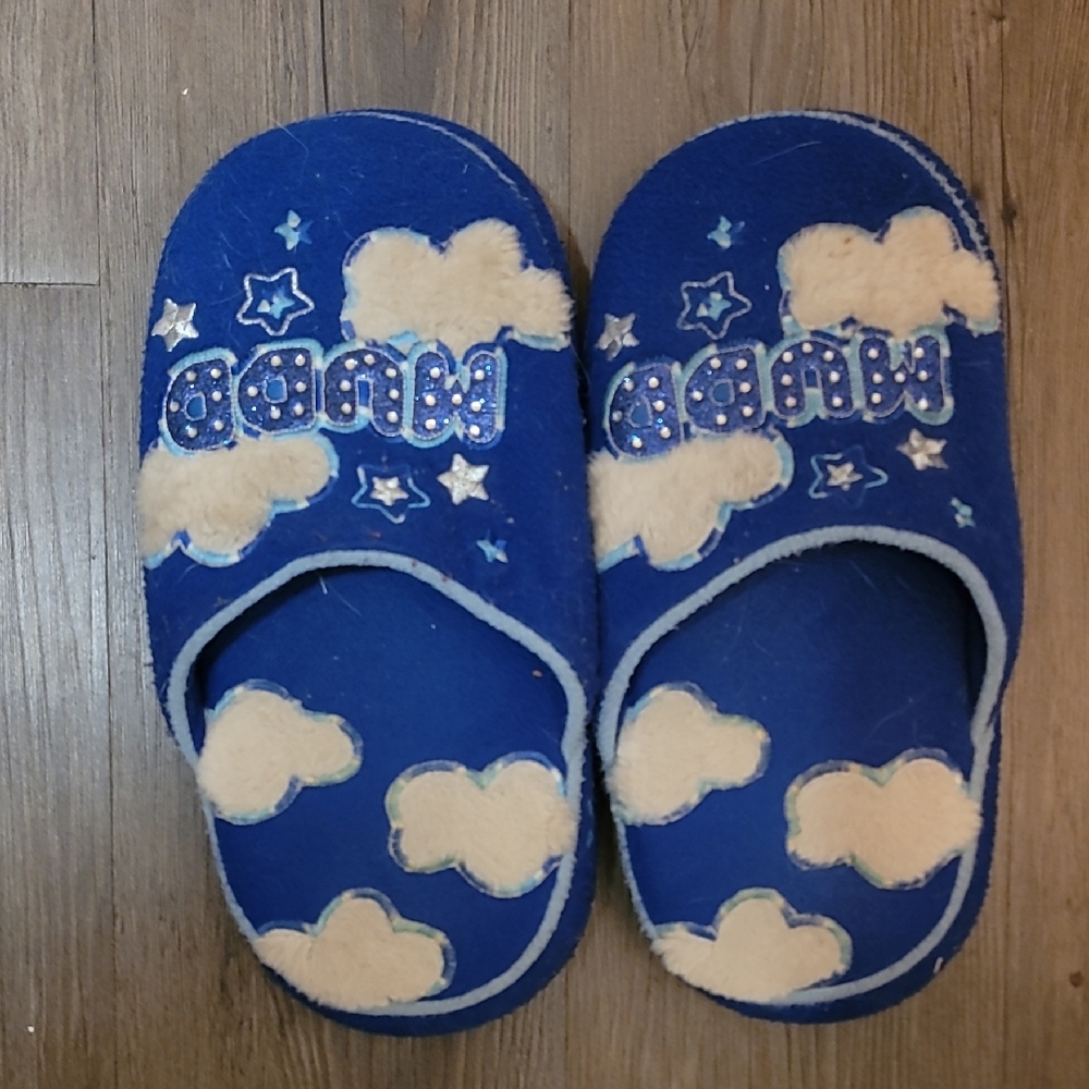 Mudd Blue Cloud Slippers
